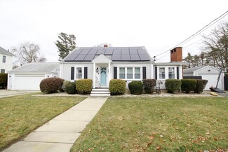 10 Acorn St, New Bedford, MA 02740