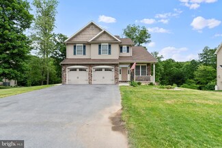 1713 Raven Dr, Chambersburg, PA 17202