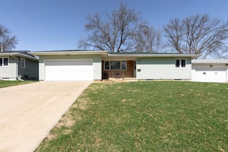 701 Locke Ave, Waterloo, IA 50702