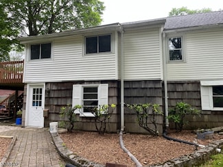 2 Hillcrest Place, Mendham, NJ 07945
