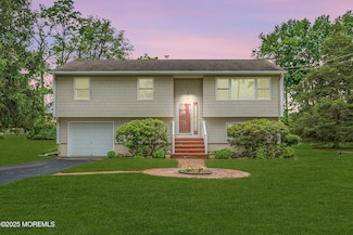 136 Iron Ore Rd, Manalapan, NJ 07726