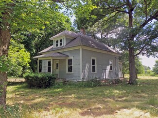 911 S Daysville Rd, Oregon, IL 61061