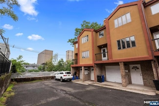 500 Catherine St Unit 3, Fort Lee, NJ 07024