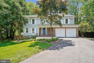 1013 Crestview Dr, Herndon, VA 20170