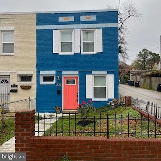 206 34th St SE, Washington, DC 20019