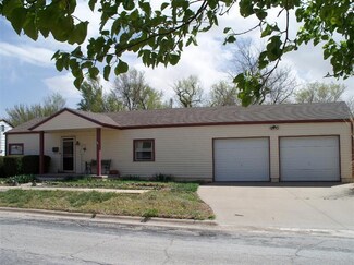 714 W 11th St, Ellis, KS 67637