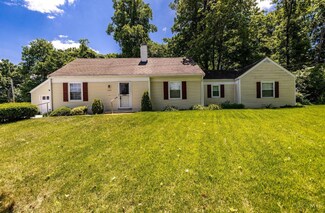 1543 Woodview Ln, Hamilton, OH 45013