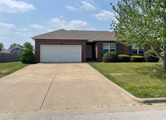 110 E Comanche Ct, Strafford, MO 65757