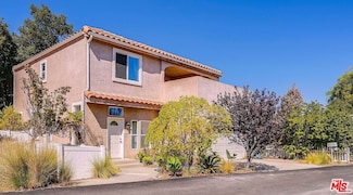 121 Navajo Ln, Topanga, CA 90290