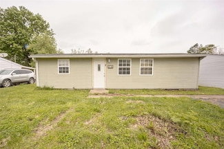 245 Saint John Dr, East Saint Louis, IL 62206