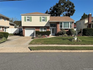 537 Church St, Westbury, NY 11590