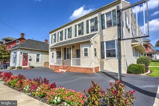 7 N 9th St, Akron, PA 17501