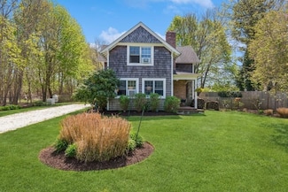 3320 Oregon Rd, Mattituck, NY 11952