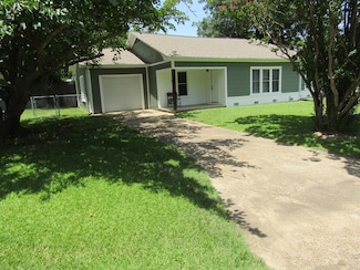105 N 4th St, Mabank, TX 75147