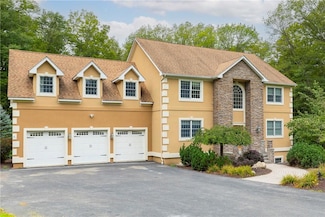 11 Birch Hill Dr, Poughkeepsie, NY 12603