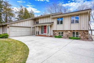 2151 Sunrise Dr, Appleton, WI 54914