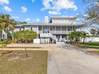 1538 Riverside Dr, Tarpon Springs, FL 34689