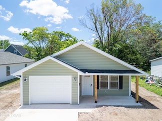 512 N Devon St, Webb City, MO 64870