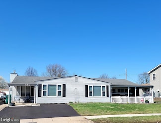 165 Idlewild Rd, Levittown, PA 19057