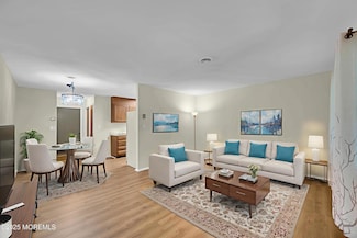 15C Cambridge Cir, Manchester, NJ 08759