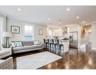 407 Pleasant St Unit 1A, Melrose, MA 02176