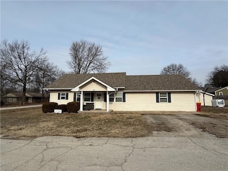 601 E View St, Arma, KS 66712