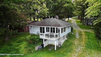 57 Lake Shore Dr, Equinunk, PA 18417