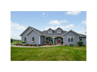 9843 Dutch Creek Dr, Anamosa, IA 52205