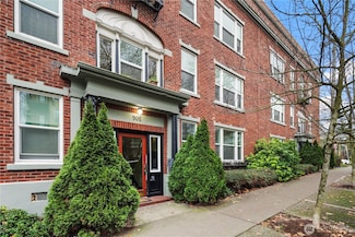 905 NE 43rd St Unit 110, Seattle, WA 98105
