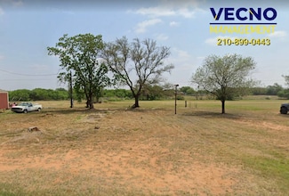 1819 Country Road 1001 Unit 9, Pearsall, TX 78061