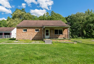 204 Cavalier Dr, CharMcO, WV 25958
