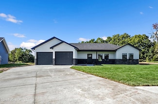 734 Vine Dr, Holts Summit, MO 65043