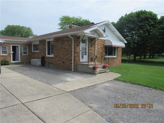 5148 Berg Rd, Buffalo, NY 14218