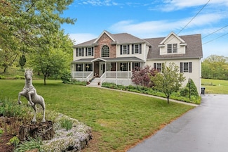 6 Wood St, Upton, MA 01568