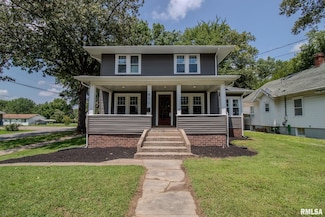 411 W Reed St, Benton, IL 62812