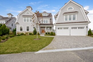 113 Shore Dr W, Mashpee, MA 02649