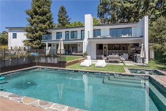 5305 Pineridge Dr, La Crescenta, CA 91214