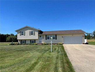 2691 Rennie Ct, Barberton, OH 44203