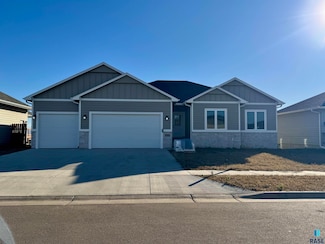 7264 E Athens Ct, Sioux Falls, SD 57110