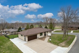 810 Hillcrest Dr, Montgomery, MN 56069