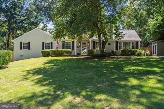1211 Morningside Ln, Alexandria, VA 22308