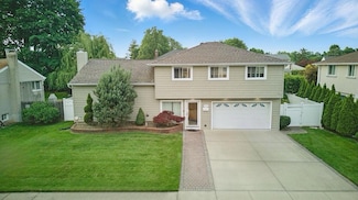 73 Fox Place, Hicksville, NY 11801