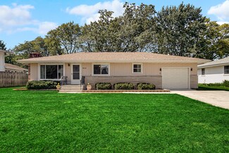 8522 Lee St, Crown Point, IN 46307
