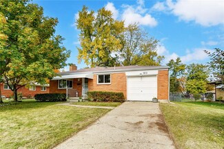 1913 Echo Woods Ct, Dayton, OH 45429