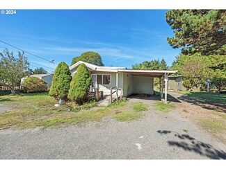 90853 Travis Ln, Coos Bay, OR 97420