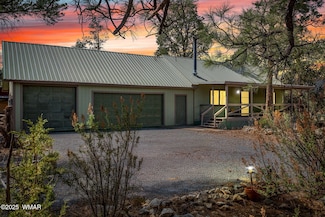 2061 Cherokee Strip, Overgaard, AZ 85933