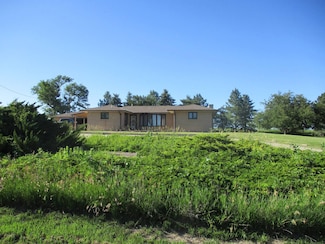 871 W 2nd St, Gordon, NE 69343