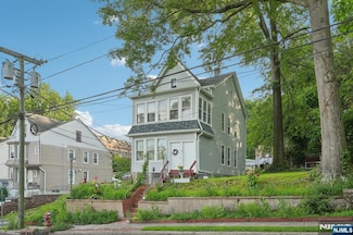26 Mohawk Ave, Hawthorne, NJ 07506