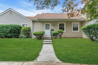 14 Plaza de Las Trinidad, Freehold, NJ 07728