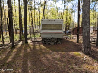 844 Acres of Diamonds Dr, Dingman Township, PA 18337